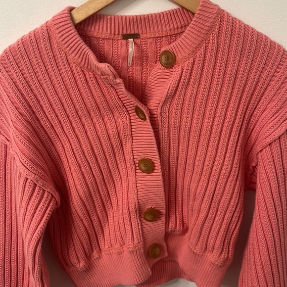 Free People pink sweater - Picture 2 of 6